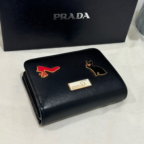 EUC✨PRADA Limited Edition Bifold Saffiano Wallet - Picture 10 of 15